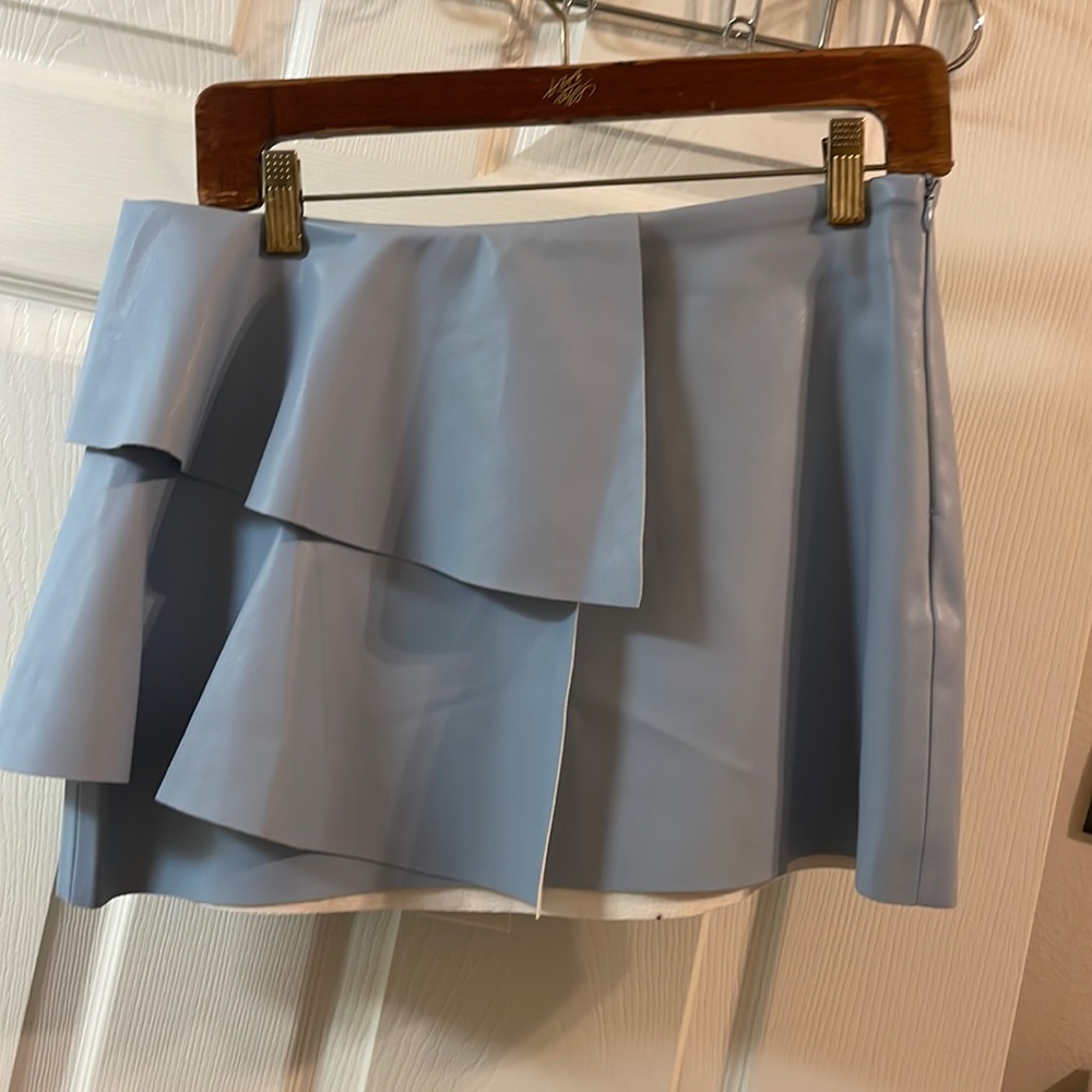 Zara mini skirt wore once! Size medium!